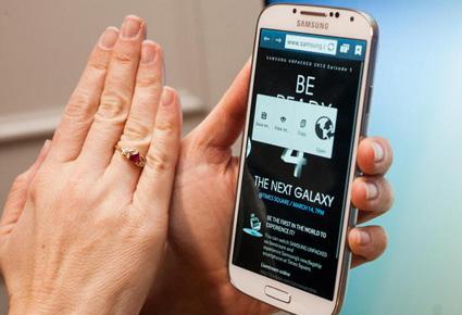 رائد يكشف عن مزايا Galaxy S4 ... فهل يستحقّ الشراء؟